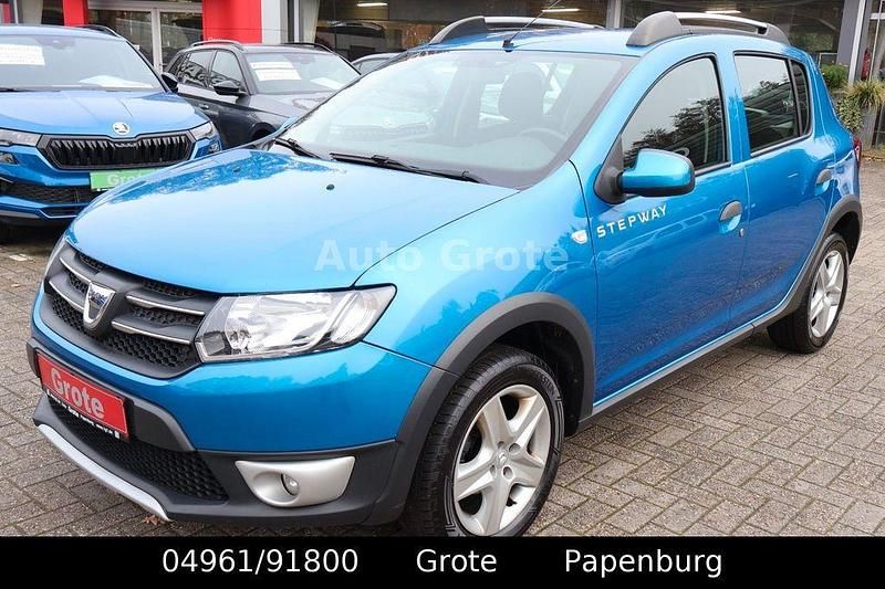 Blau Gebraucht 2015 Dacia Sandero Stepway SUV | 5.990 € (Etwas zu teuer) - Bild 1/4