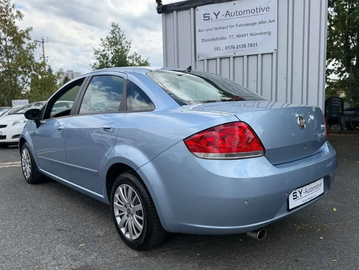 Gebraucht Fiat Linea Dynamic 120 PS (88 kW) 2010 Hellblau met. Limousine
