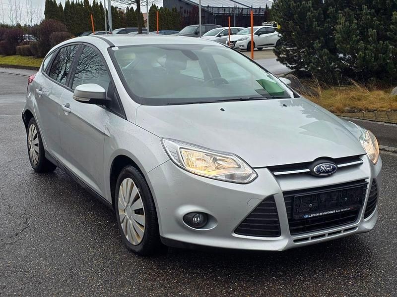 Silber Gebraucht 2014 Ford Focus Ambiente Limousine | 4.700 € (Guter Preis) - Bild 1/4