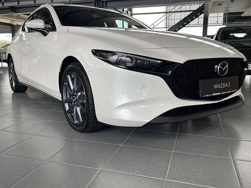 Neu Mazda 3 140 PS (102 kW) 2025 Snowflake white pearl Limousine