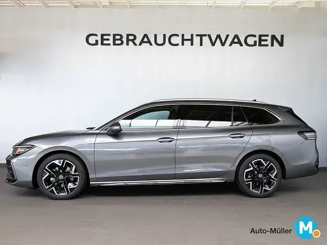 Gebraucht VW Passat R-line 150 PS (110 kW) 2025 Kombi