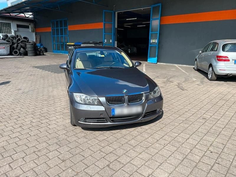 Grau Gebraucht 2008 BMW 325 Limousine | 3.500 € (Guter Preis) - Bild 1/4