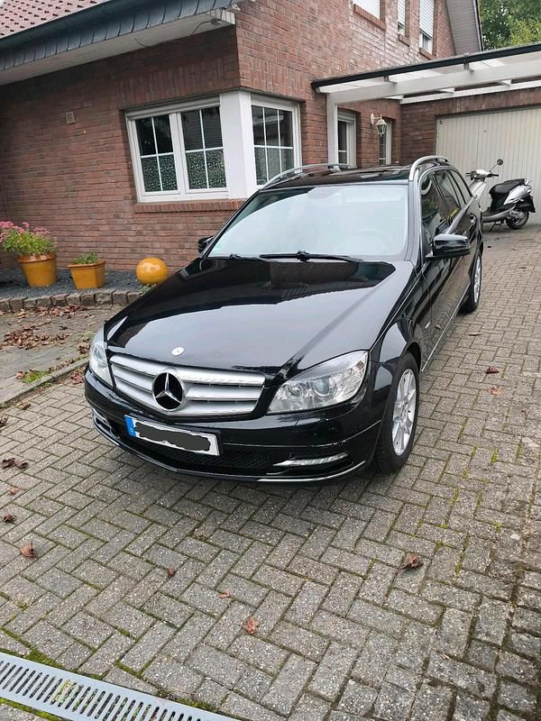 Schwarz Gebraucht 2011 Mercedes C250 Avantgarde Kombi | 3.500 € (Superpreis) - Bild 1/4