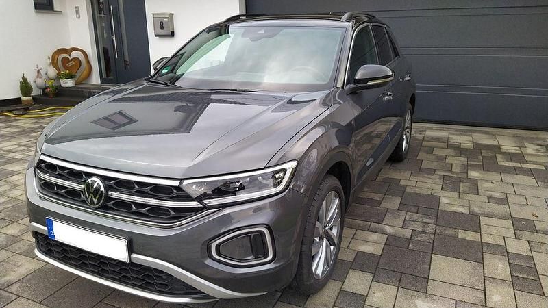 Gebraucht VW T-Roc Move 150 PS (110 kW) 2023 Grau SUV