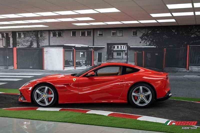 Gebraucht Ferrari F12 761 PS (559 kW) 2016 Rot Coupé