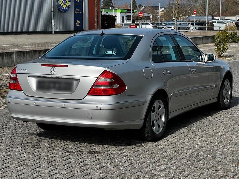Gebraucht Mercedes E320 Avantgarde 224 PS (164 kW) 2004 Silber Limousine