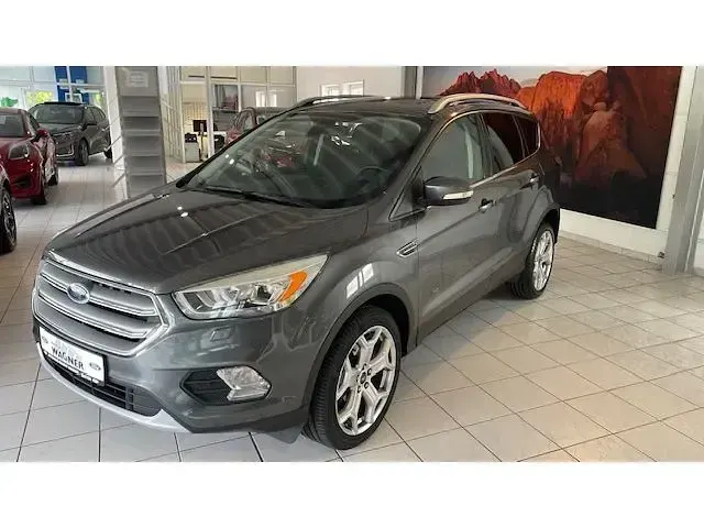 Gebraucht Ford Kuga Titanium 150 PS (110 kW) 2017 Grau SUV