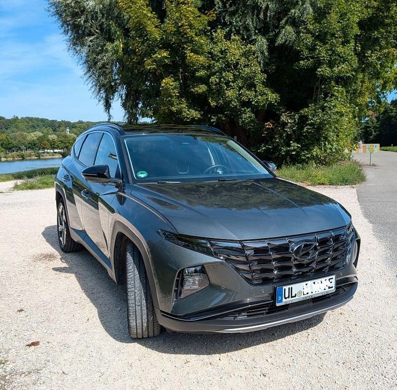 Grün Gebraucht 2021 Hyundai Tucson Prime SUV | 28.999 € (Fairer Preis) - Bild 1/4