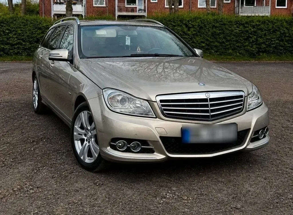 Gebraucht Mercedes C220 Elegance 170 PS (125 kW) 2011 Gold Limousine