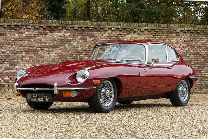 Begagnad Jaguar E-Type 265 HK (194 kW) 1969 Röd Sportkupé