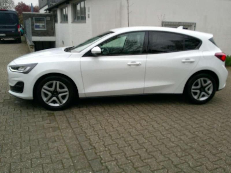 Second-hand Ford Focus 101 CP (74 kW) 2022 Alb Hatchback