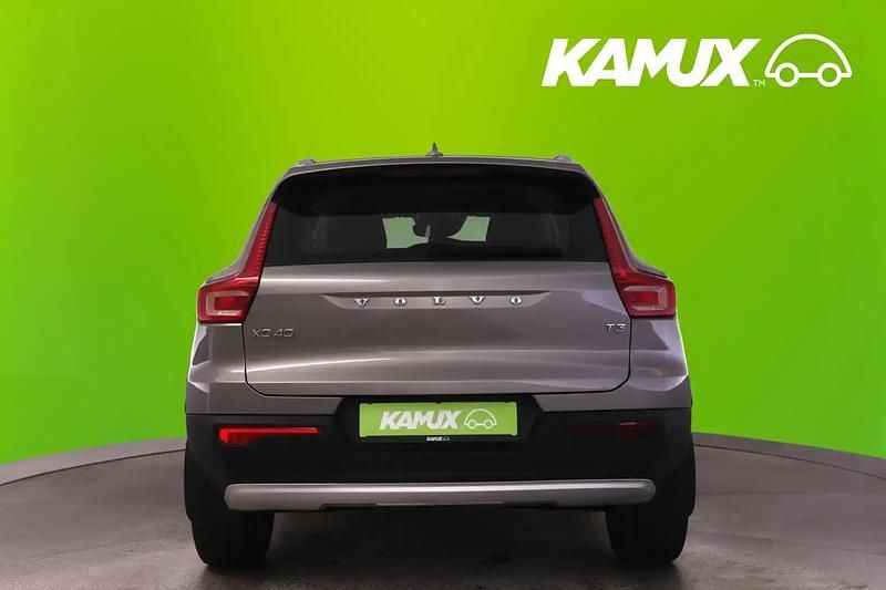 Gebraucht Volvo XC40 163 PS (119 kW) 2020 Silber / grau SUV