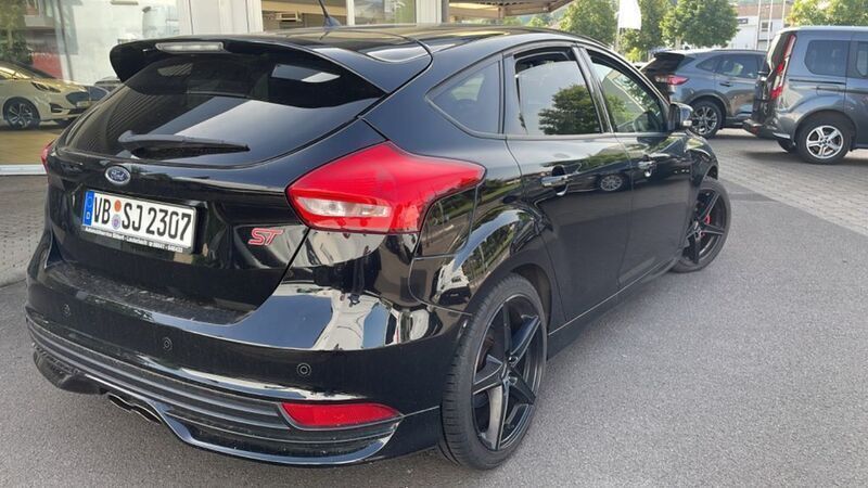 Gebraucht Ford Focus Sport 250 PS (183 kW) 2016 Schwarz Limousine