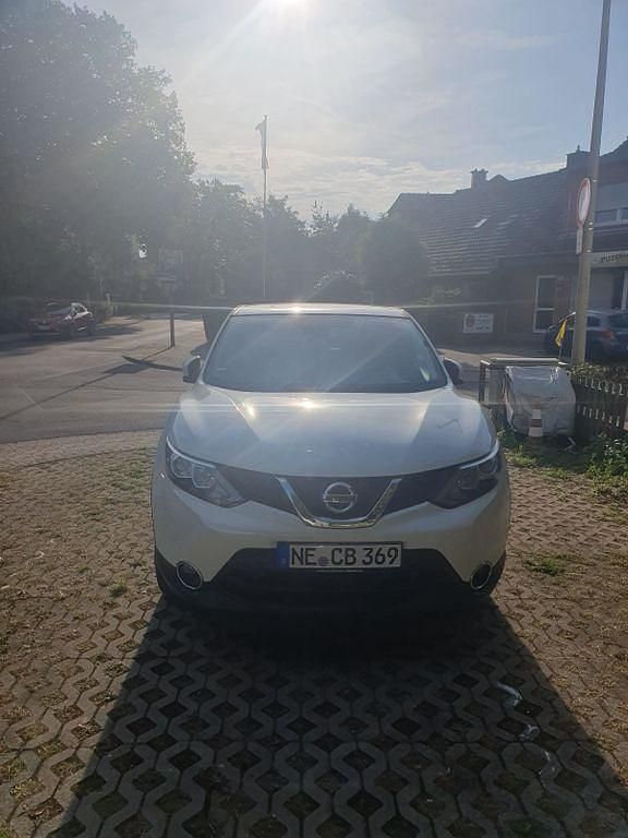 Weiß Gebraucht 2016 Nissan Qashqai 360º SUV | 7.600 € (Guter Preis) - Bild 1/4