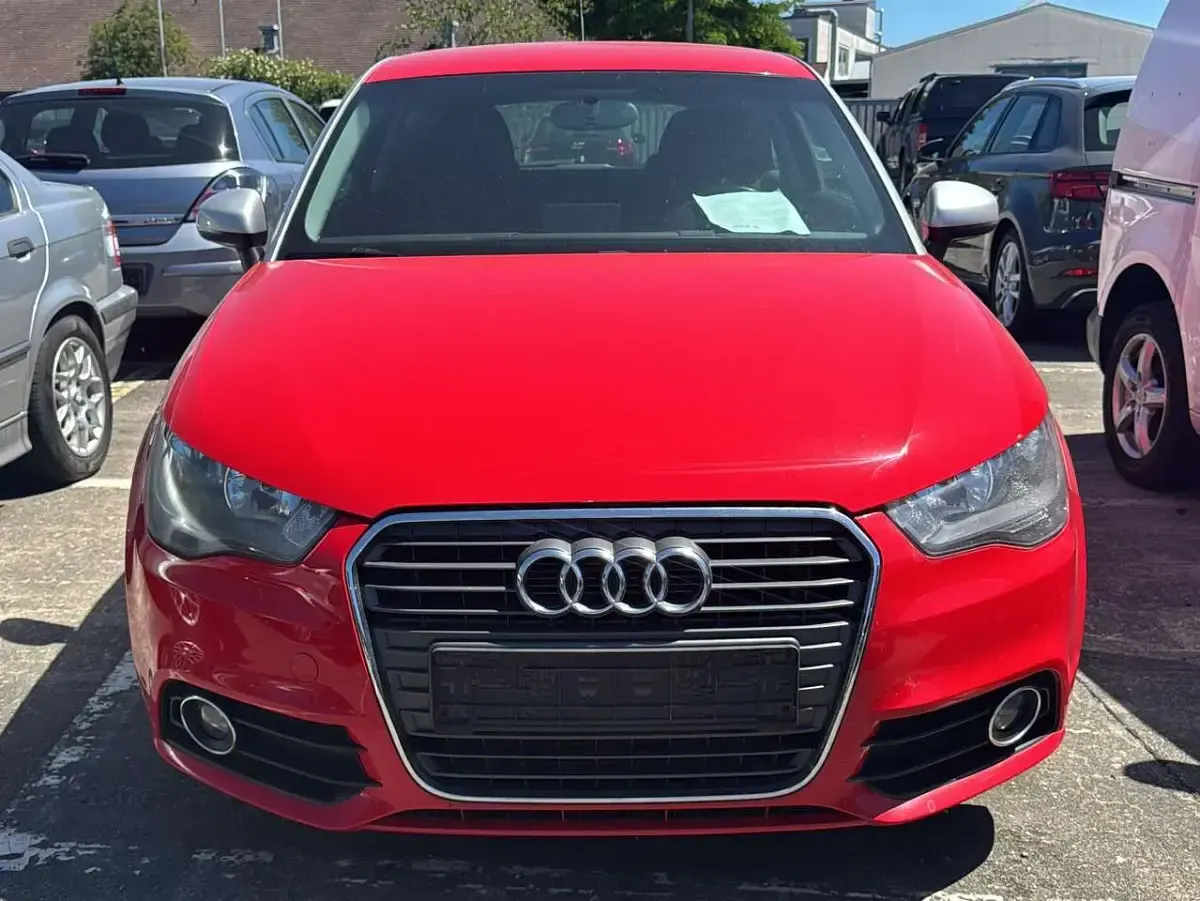 Gebraucht Audi A1 Attraction 86 PS (63 kW) 2011 Misanorot perleffekt Kleinwagen