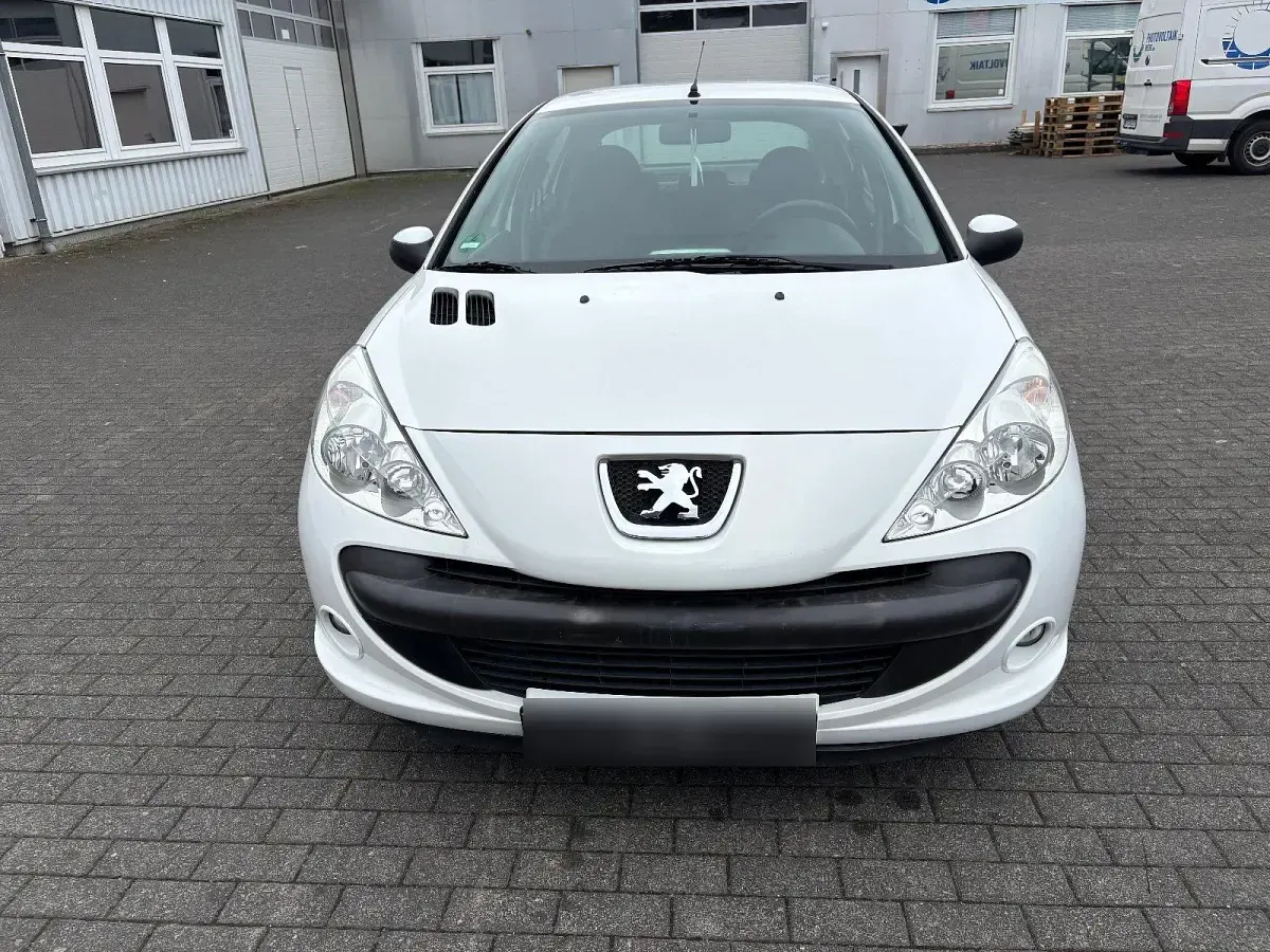 Gebraucht Peugeot 206+ 73 PS (53 kW) 2012 Weiß Kleinwagen