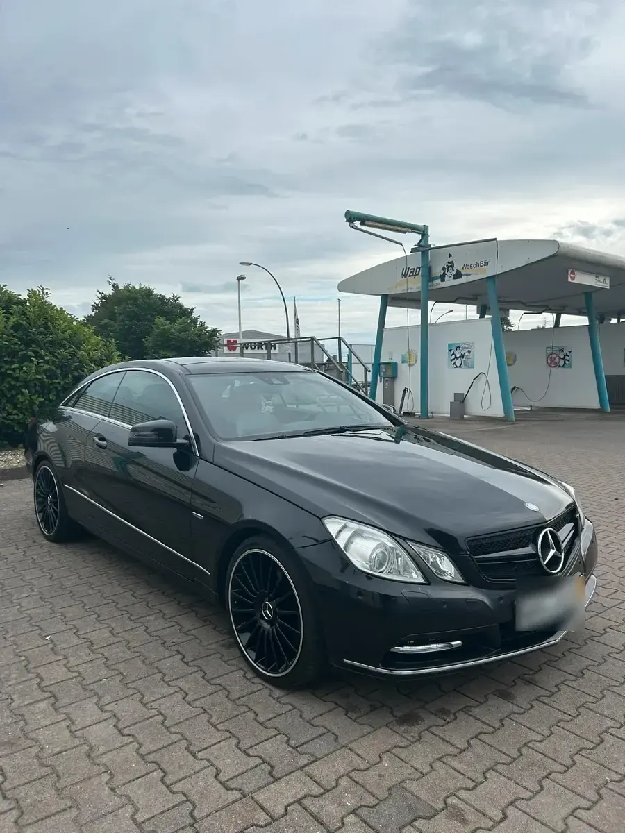 Gebraucht Mercedes E250 204 PS (150 kW) 2011 Schwarz Coupé