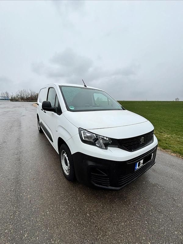 Gebraucht Peugeot Partner 110 PS (80 kW) 2020 Weiß Van / Kleinbus