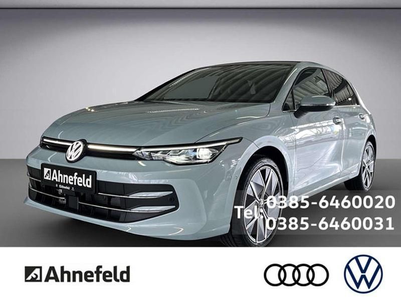 Blue metallic Neu 2025 VW Golf VIII Style Limousine | 42.490 € (Teuer) - Bild 1/4