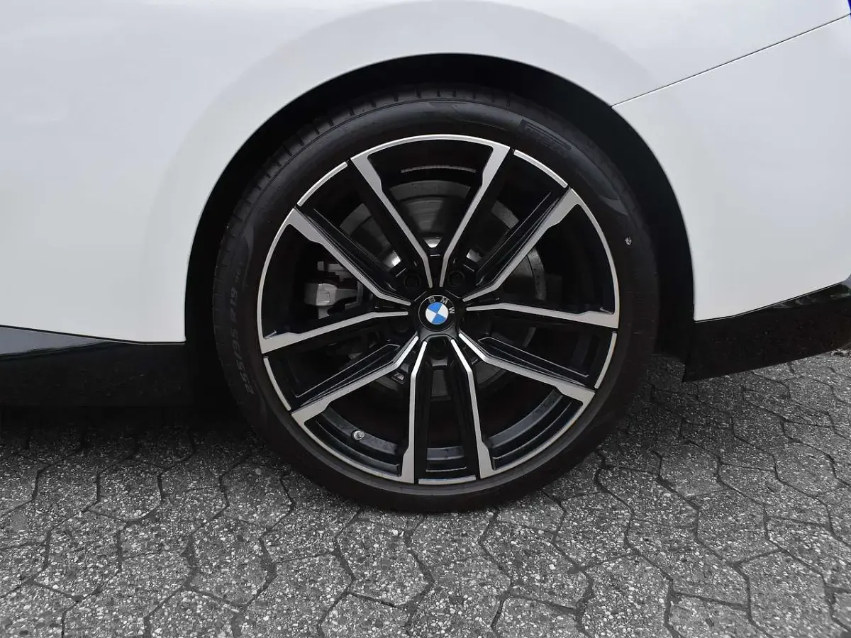 Gebraucht BMW 230 M Sport 245 PS (180 kW) 2023 Alpinweiß uni Coupé