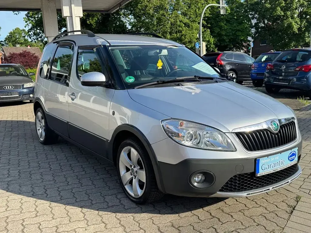 Gebraucht Skoda Roomster Scout 86 PS (63 kW) 2012 Silber Kombi