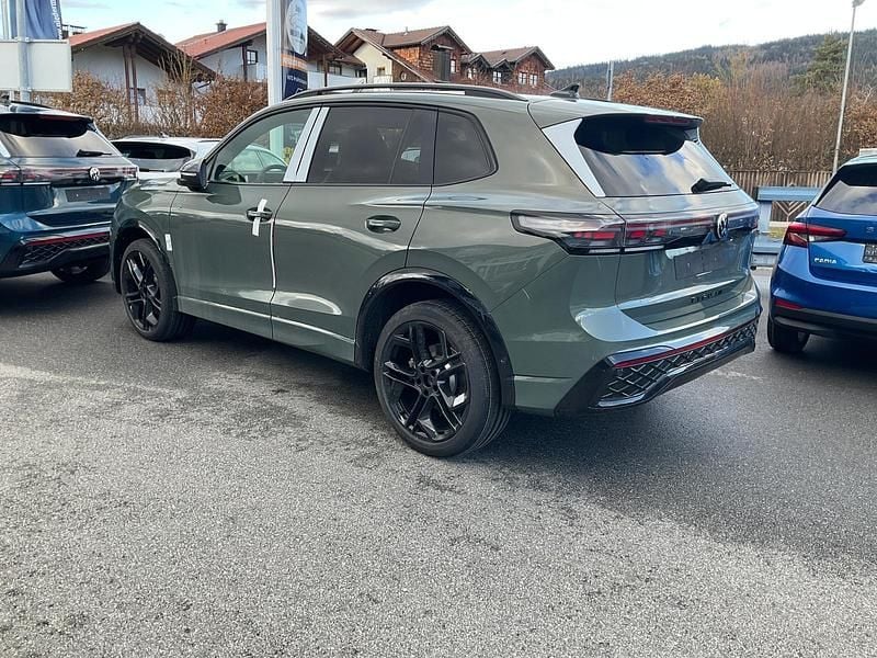 Neu VW Tiguan Style 265 PS (194 kW) 2026 Cipressino grün metallic SUV