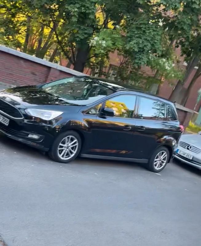 Schwarz Gebraucht 2016 Ford C-MAX Van / Kleinbus | 5.500 € - Bild 1/4