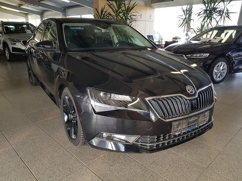 Schwarzmagic perleffekt (metallic) Gebraucht 2018 Skoda Superb Style Limousine | 18.850 € (Fairer Preis) - Bild 1/4