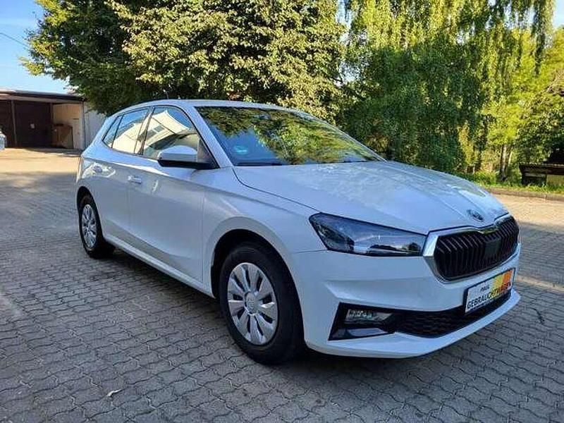 Gebraucht Skoda Fabia Selection 80 PS (58 kW) 2024 Candyweiss Kleinwagen