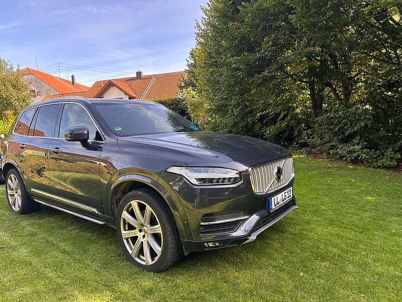 Grau Gebraucht 2017 Volvo XC90 Inscription SUV | 37.600 € (Teuer) - Bild 1/4