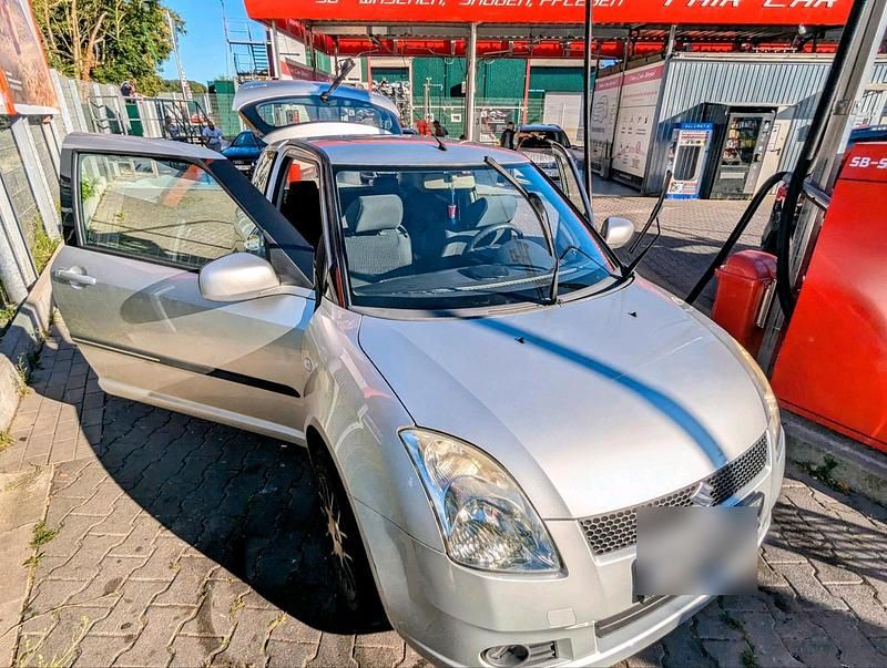 Grau Gebraucht 2007 Suzuki Swift Kleinwagen | 1.900 € - Bild 1/4