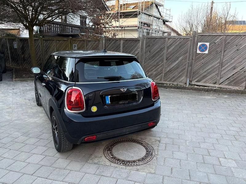 Gebraucht Mini Cooper SE 75 kW (102 PS) 2022 Schwarz Kleinwagen