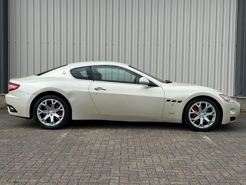 Gebraucht Maserati Granturismo 405 PS (297 kW) 2008 Weiß Coupé