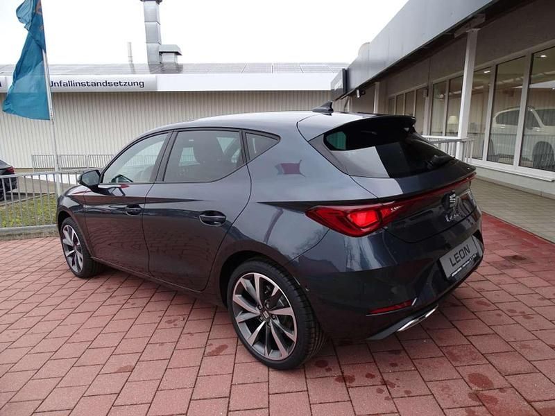 Gebraucht Seat Leon FR 150 PS (110 kW) 2024 Magnetic grau (metallic) Limousine