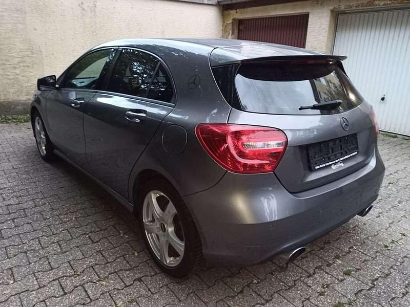 Gebraucht Mercedes A180 StreetStyle 122 PS (89 kW) 2015 Grau Limousine