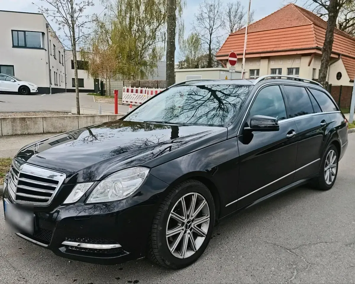 Gebraucht Mercedes E200 Avantgarde 136 PS (100 kW) 2012 Schwarz Kombi