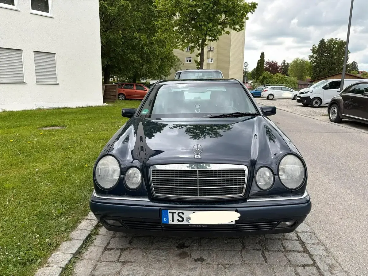 Gebraucht Mercedes E280 Elegance 204 PS (150 kW) 1997 Blau Limousine