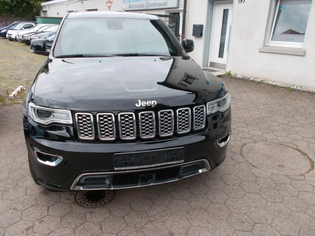 Gebraucht Jeep Grand Cherokee Overland 250 PS (183 kW) 2019 Diamond black SUV
