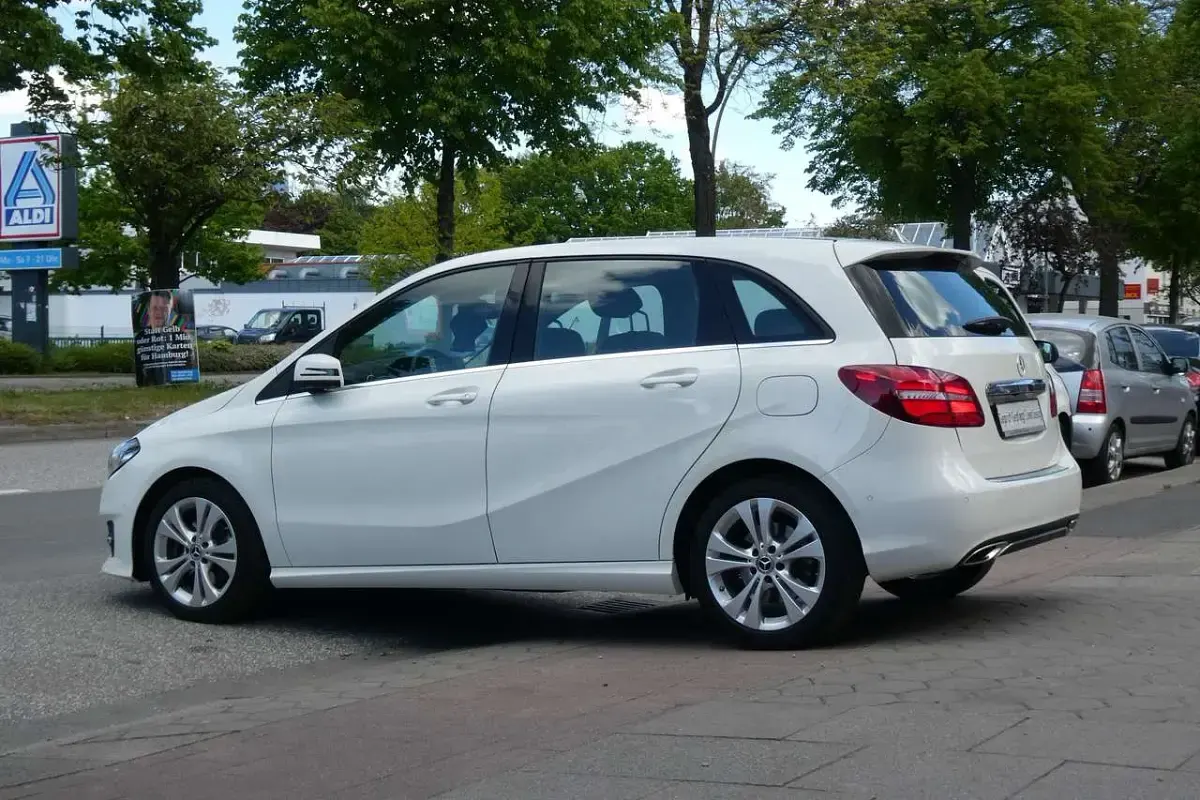Gebraucht Mercedes B220 Urban 184 PS (135 kW) 2019 Weiß Van / Kleinbus