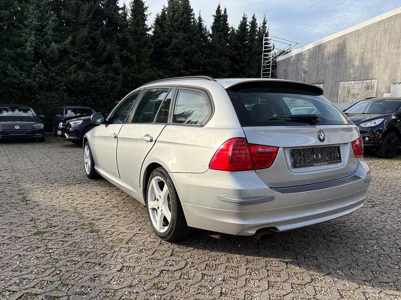 Gebraucht BMW 318 Comfort Edition 143 PS (105 kW) 2011 Titansilber Kombi