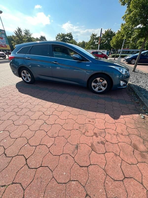 Blau Gebraucht 2011 Hyundai i40 Kombi | 8.400 € (Fairer Preis) - Bild 1/4