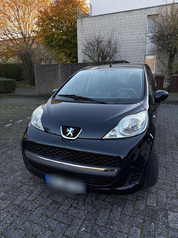 Schwarz Gebraucht 2011 Peugeot 107 Kleinwagen | 4.299 € (Fairer Preis) - Bild 1/4