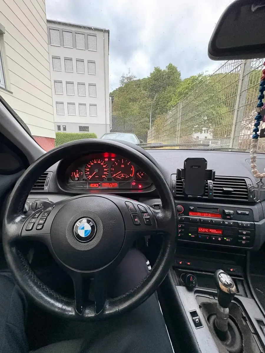 Używany BMW 320 150 KM (110 kW) 2002 Andere farben Sedan/Limuzyna
