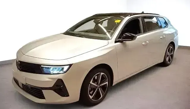 Gebraucht Opel Astra 131 PS (96 kW) 2024 Kristall silber Kleinwagen