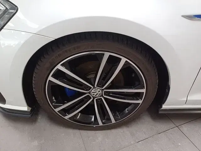 Gebraucht VW Golf VII Edition 150 PS (110 kW) 2019 Weiß Limousine