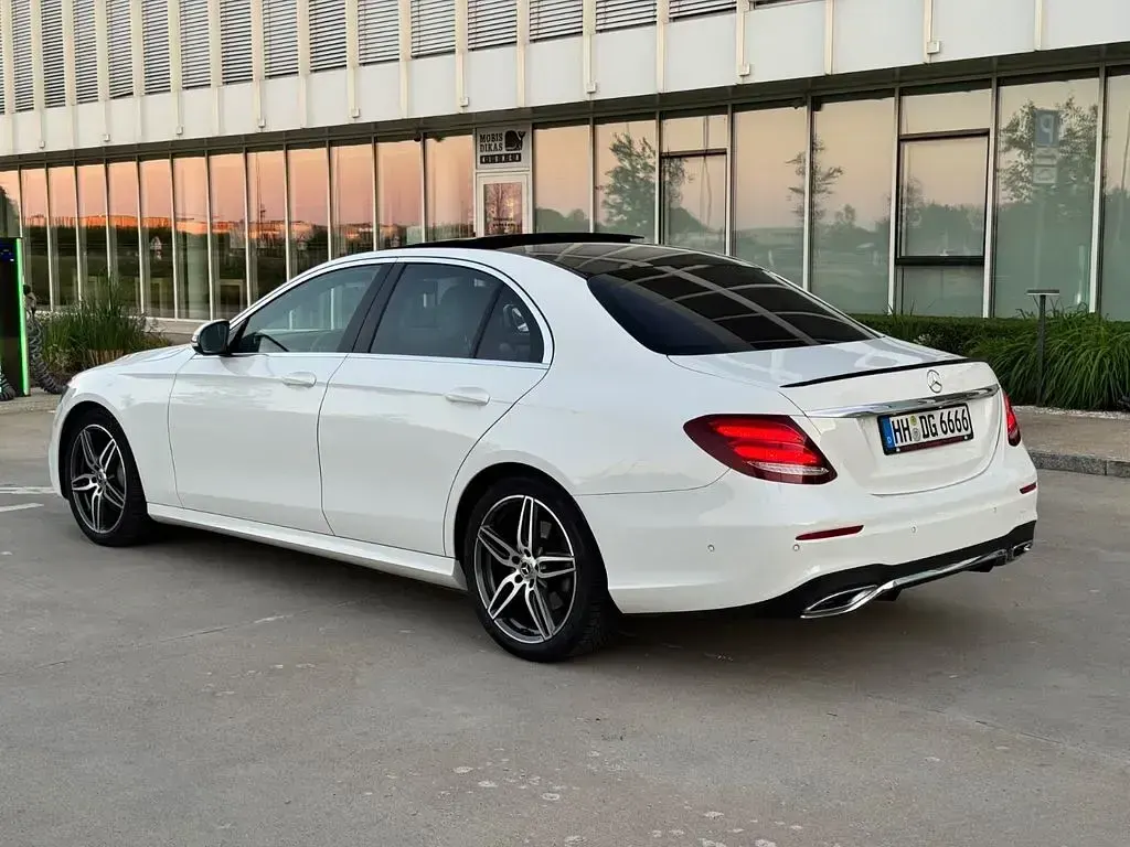 Gebraucht Mercedes E350 AMG line 258 PS (189 kW) 2017 Weiß Limousine