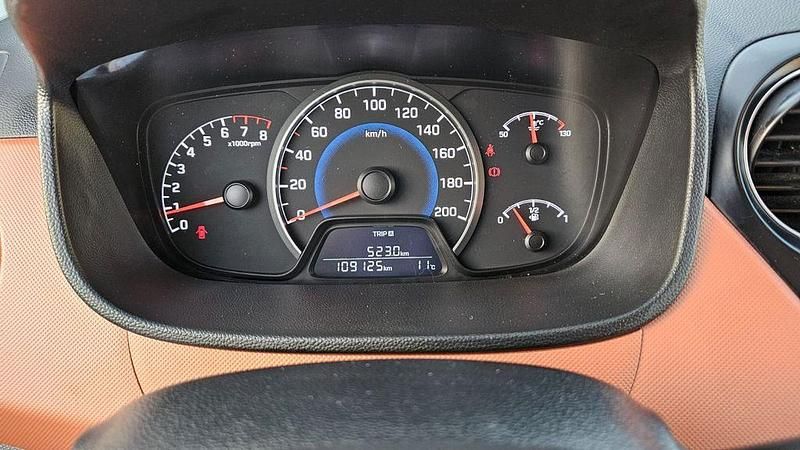 Gebraucht Hyundai i10 Edition 87 PS (63 kW) 2014 Grau Kleinwagen