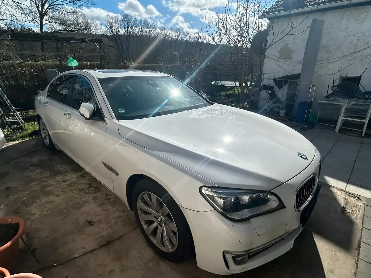 Gebraucht BMW 730 245 PS (180 kW) 2014 Weiß Limousine
