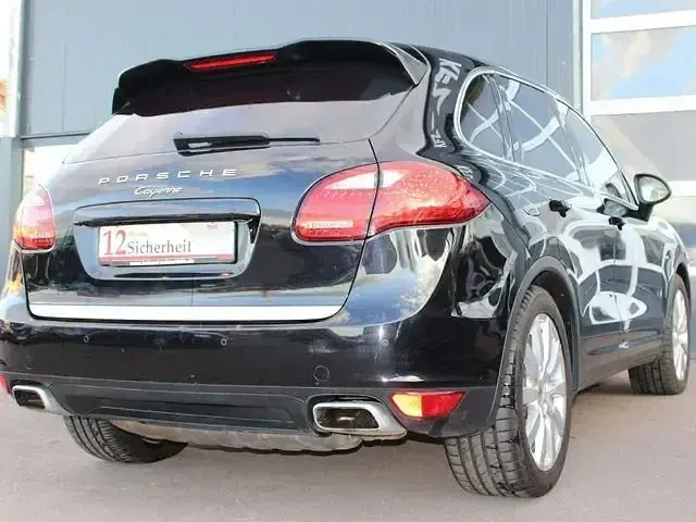 Gebraucht Porsche Cayenne 239 PS (175 kW) 2010 Tiefschwarzmetallic SUV