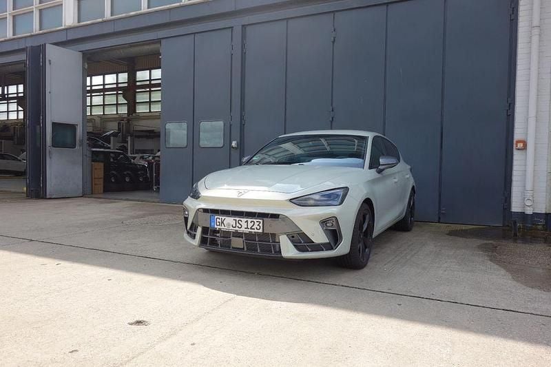 Gebraucht Cupra Leon 150 PS (110 kW) 2025 Grau Limousine